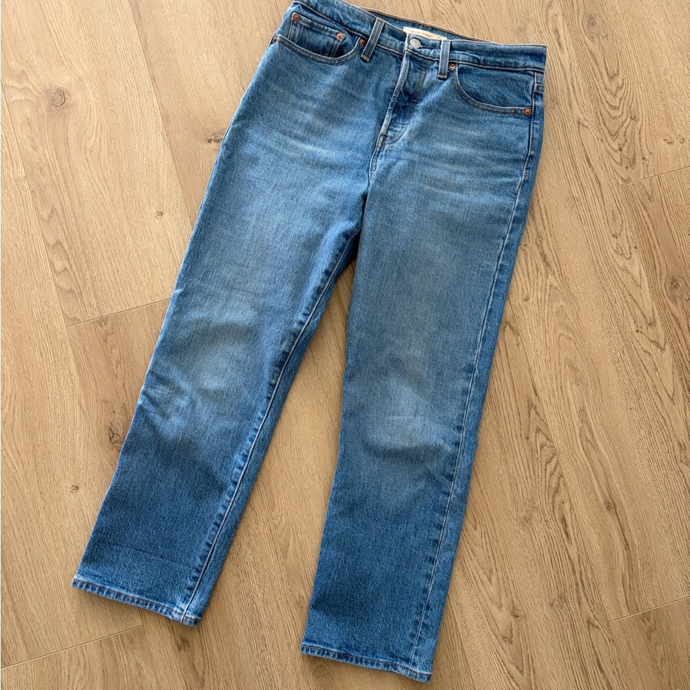 LEVI’S | Wedgie Straight Jeans Blue Denim Button Fly Medium Wash Size 28
